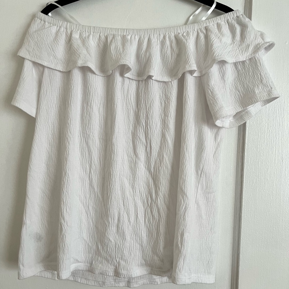 Did the shoulder, flowy white shirt with sleeves